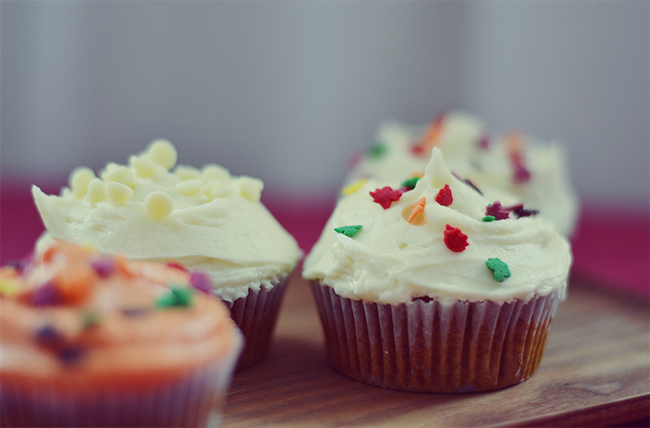 Pumpkin Cupcakes with White Chocolate Cream Cheese Frosting // BananaBloom.com