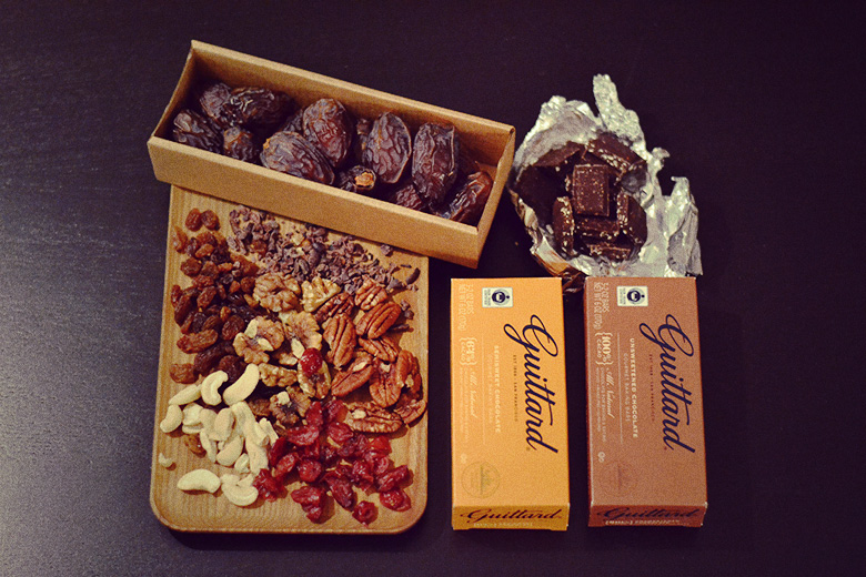 Vegan Chocolate Clusters //  http://BananaBloom.com #vegan #truffles #chocolate #baking #clusters