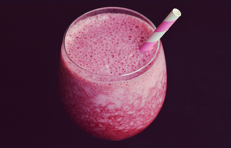 Juicing - Raspberry Liquorice Juice Blend // http://BananaBloom.com #juice #vegan #raw #liquorice #raspberry