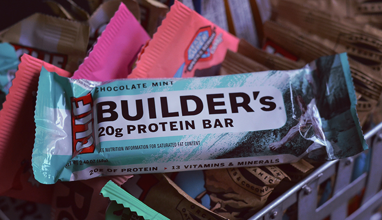 Clif Builder's Protein Bar Review // http://BananaBloom.com #vegan #clifbars #clif #clifbuilders #proteinbars #plantbased #review 