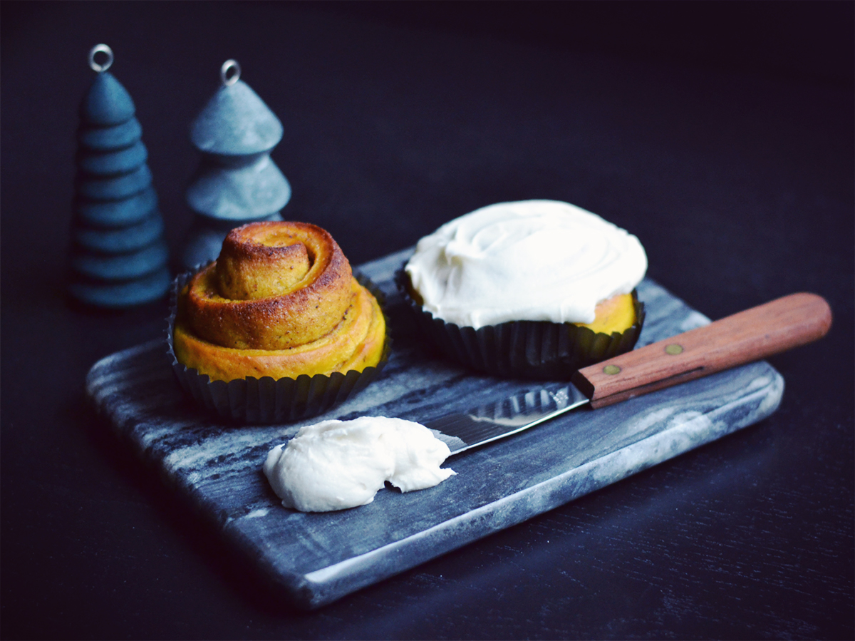 Vegan Saffron Buns with Buttercream Frosting | http://BananaBloom.com