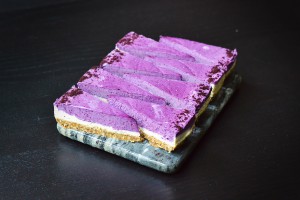 Raw Vegan Blueberry Cheesecake | http://BananaBloom.com #rawvegan