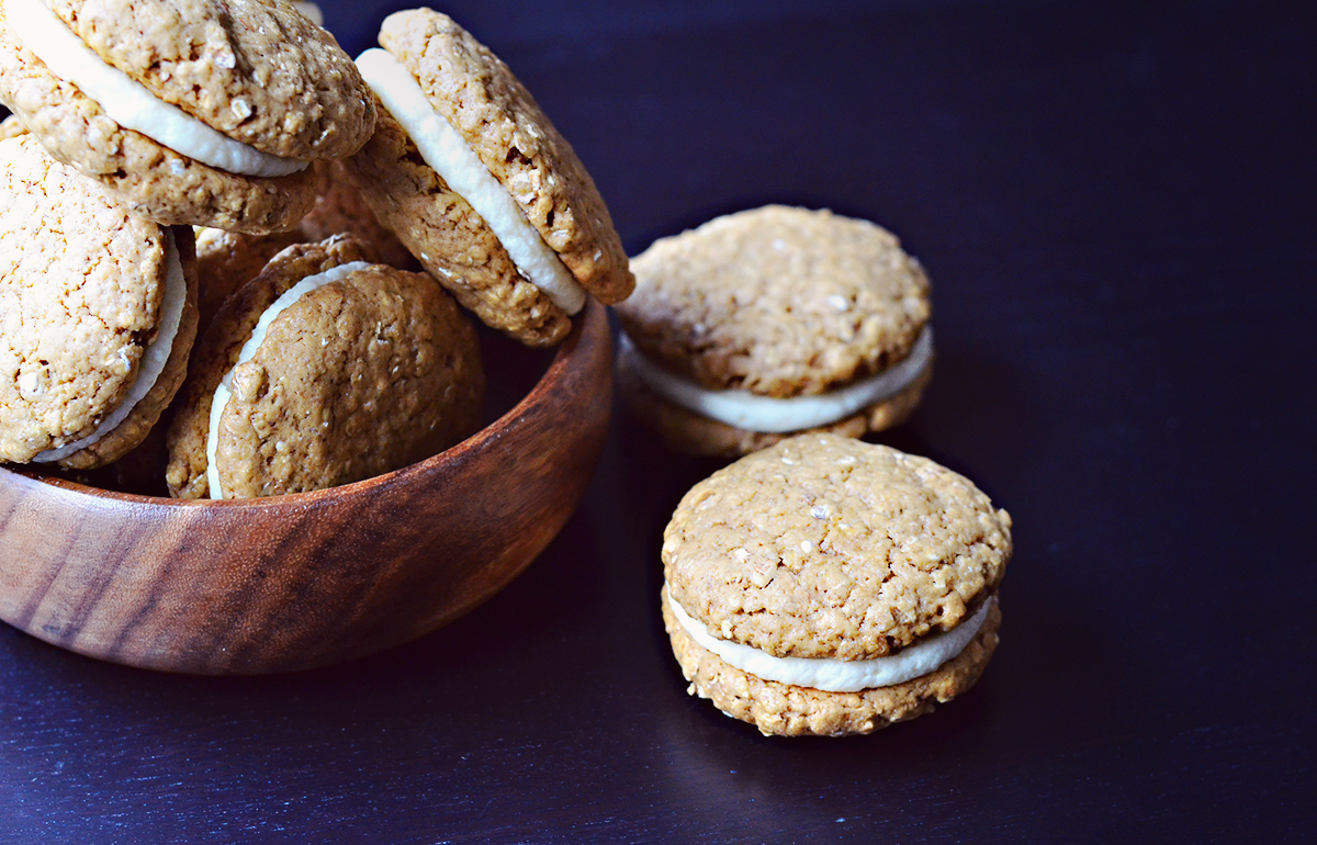 Vegan Oatmeal Creme Pies | http://BananaBloom.com