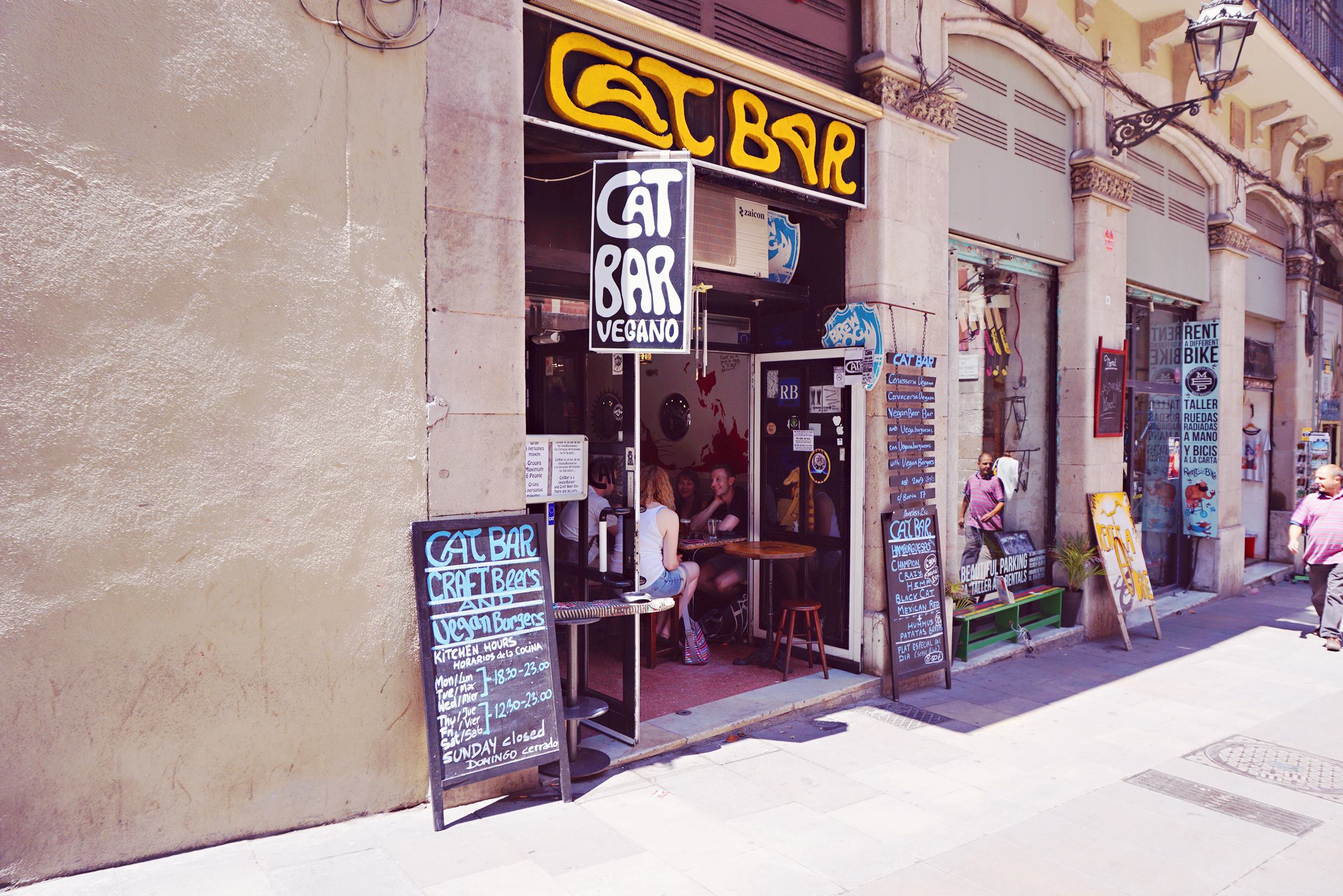 Vegan Guide to Barcelona | http://BananaBloom.com #veganguide #vegantravel #vegan #barcelona