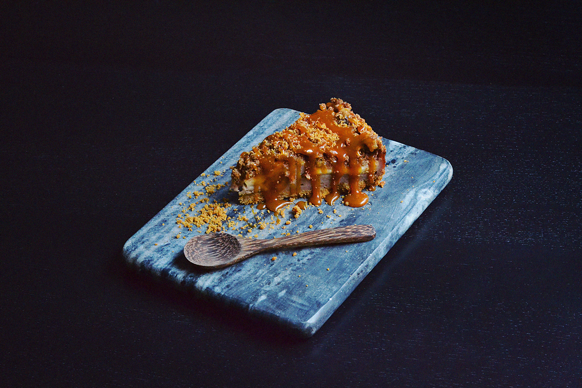 Caramel Apple Cheesecake | http://BananaBloom.com