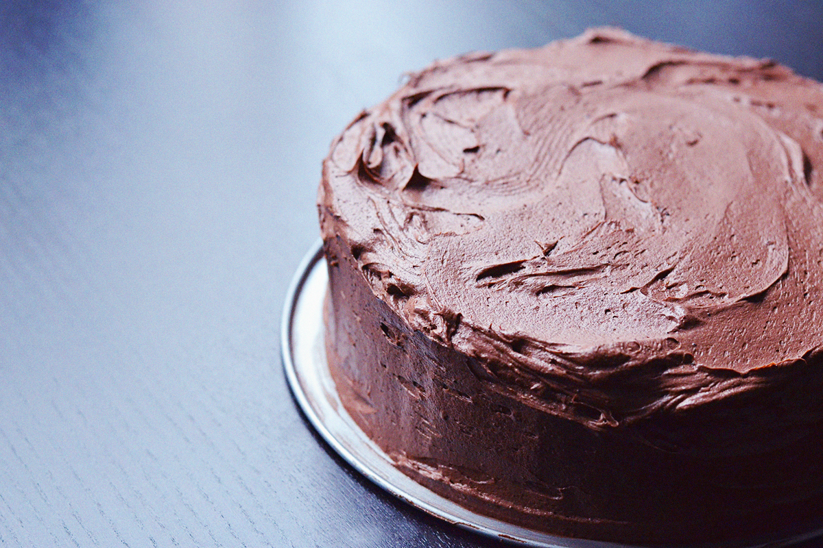 Decadent Vegan Double Chocolate Cake | http://BananaBloom.com